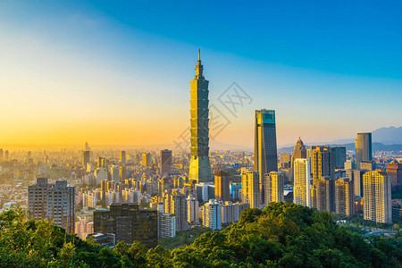 日落时台北101大楼和建筑在城市天际线的美丽景背景图片