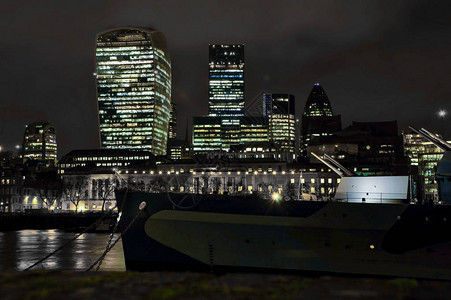 伦敦和泰晤士河的城市景色城市摩图片