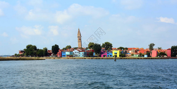 意大利威尼斯附近威尼斯泻湖的布拉诺岛色彩缤纷的房屋图片
