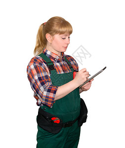 工作服上的年轻女青年在平板上绘制草图或输入数据图片
