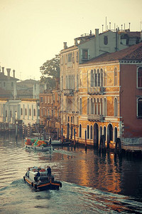 威尼斯大运河的夕阳风景图片