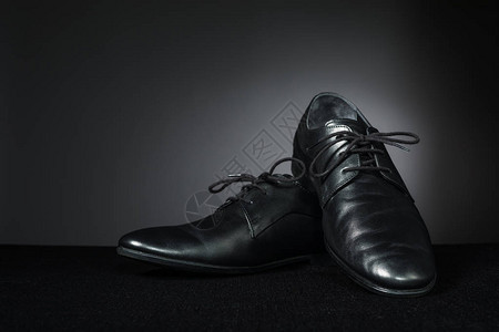 黑色经典男士的鞋图片