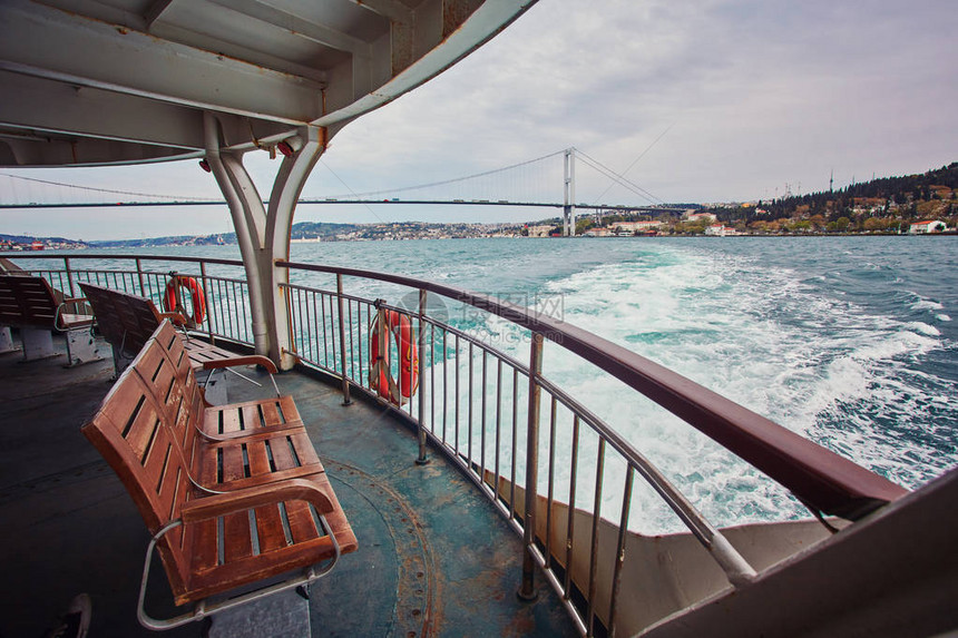 游轮上的Bosphorus巡航空图片