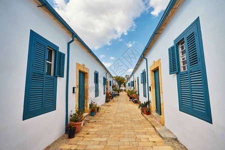 西迪布说突尼斯神奇的蓝色和白色城市的房屋和街道房子立面图片