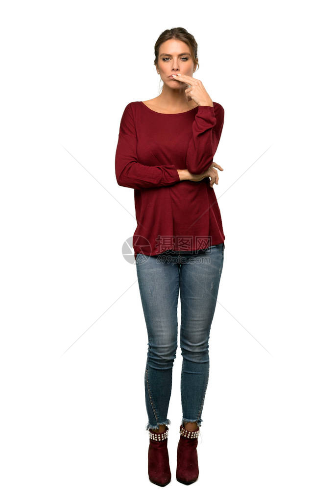 一个金发女人的一整拍亲手张着嘴说一些与孤立的白种背景不相适图片