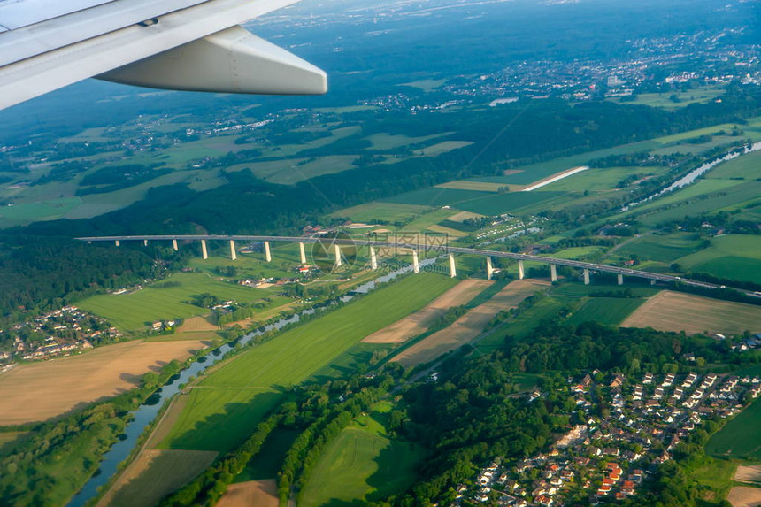 翼村桥从飞机上图片