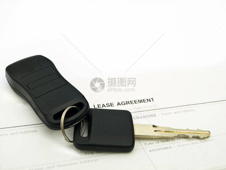 租赁协议上的车钥匙图片