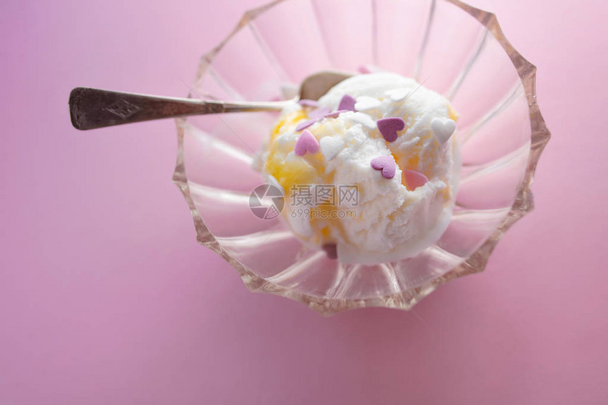 白色天然素食沙盘糖霜冰淇淋图片