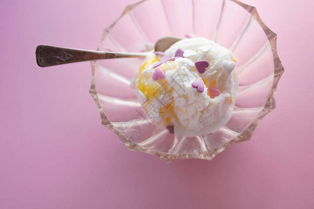 白色天然素食沙盘糖霜冰淇淋图片