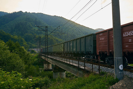 铁轨铁路桥梁铁路在山图片