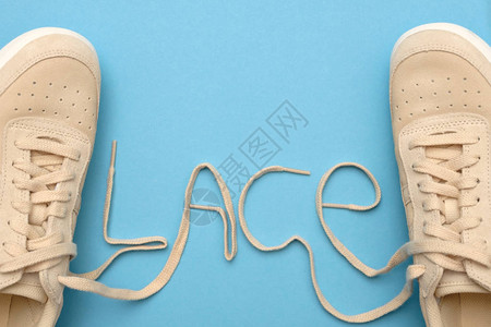 新的女运动鞋带丝文字平放图片