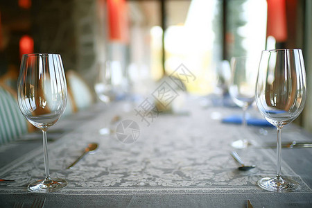 咖啡馆餐桌上的餐桌设置餐厅餐具图片