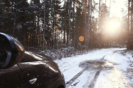 冬季汽车旅行北欧佩乘车图片