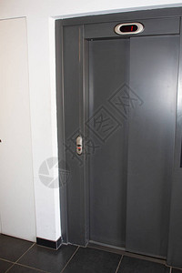 建筑电梯门在白图片