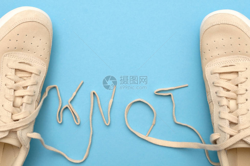 新的女运动鞋带绳子的丝条文字蓝色图片
