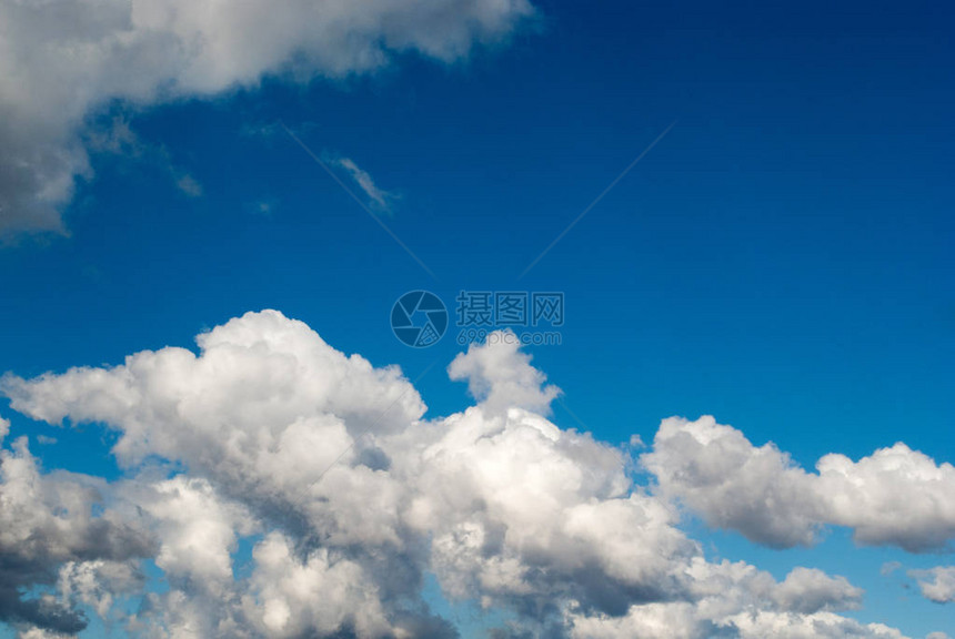 深蓝天空云彩多云图片