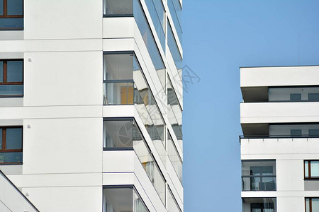 现代欧洲公寓楼群现代住宅公寓楼的碎片图片