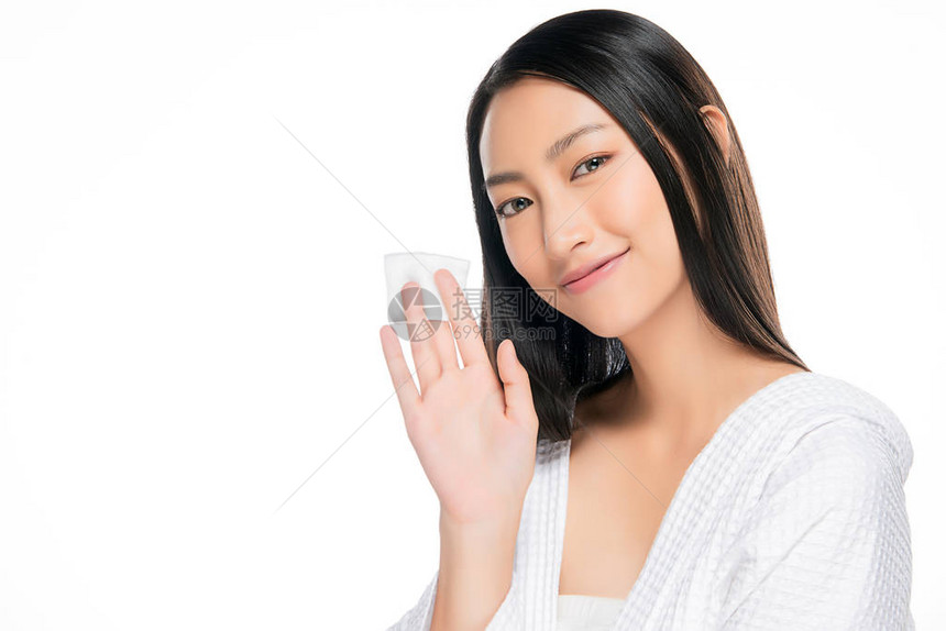 护肤妇女用棉签垫卸妆图片