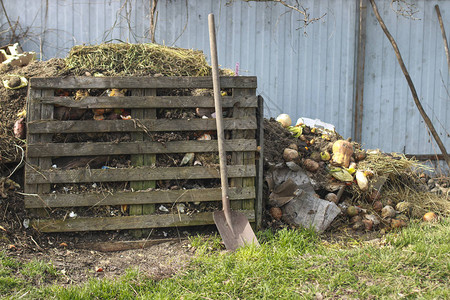 堆肥有机废物的围栏图片