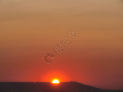 金色的夕阳天空景观图片