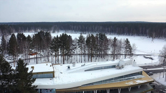 冬季娱乐中心的顶端景色图片