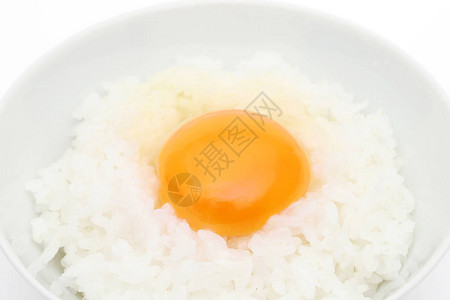 日本米饭和生鸡蛋的特写玉子炒饭图片