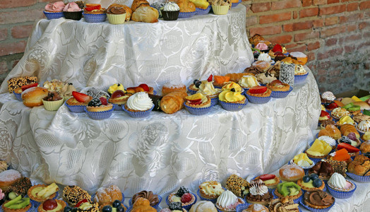 婚礼接待和满桌美味的糕点用图片