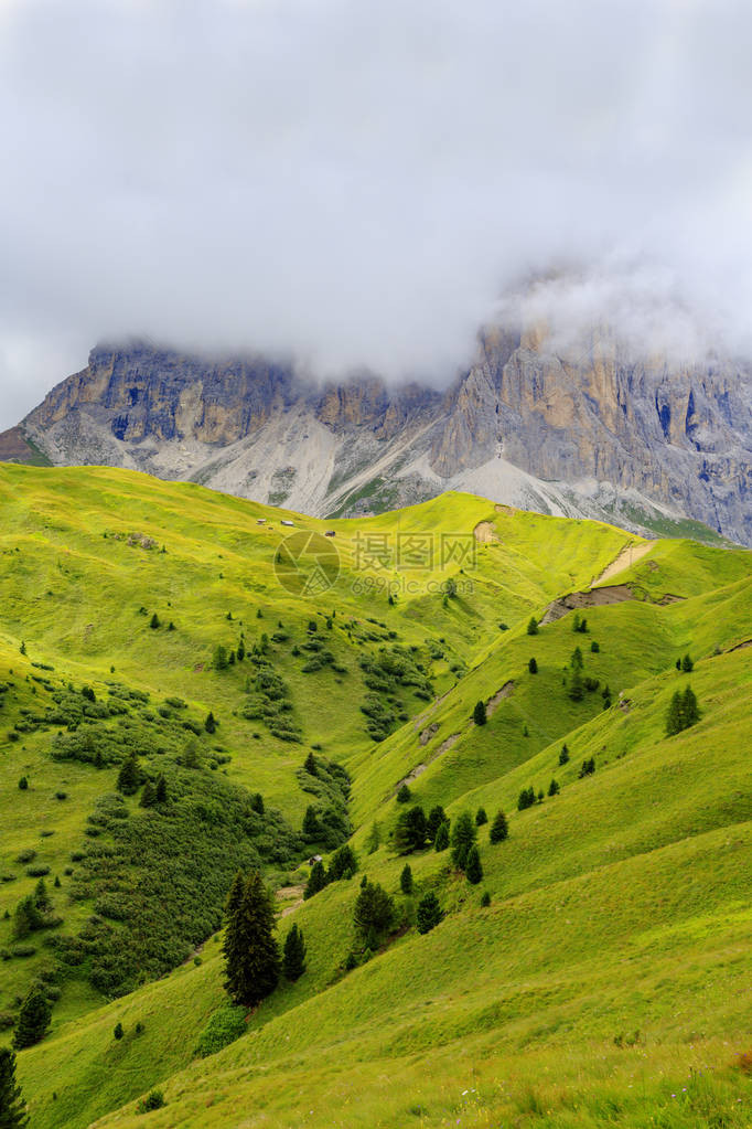 阿尔卑斯山的全景视图图片