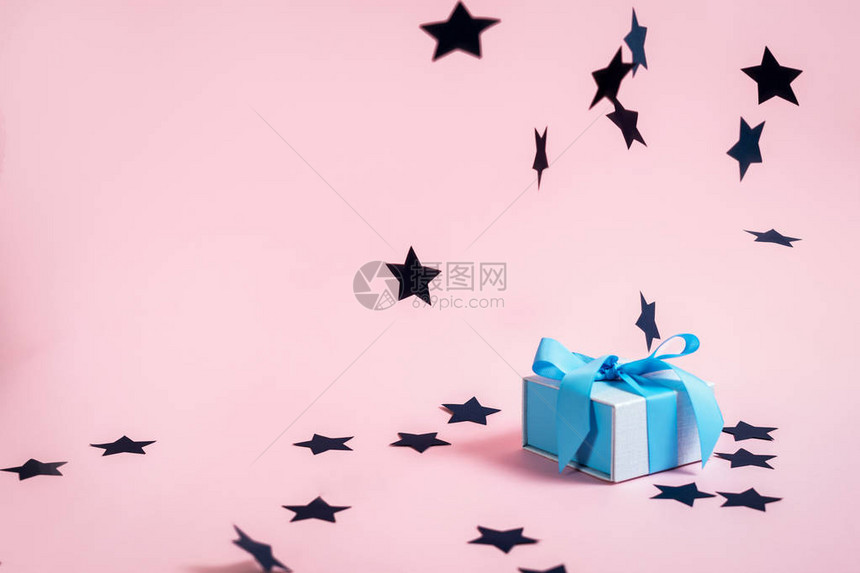 小蓝色包裹礼物盒图片