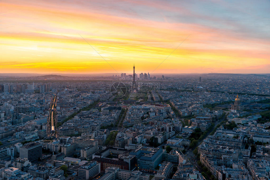 巴黎和埃菲尔塔的空中视线在法图片