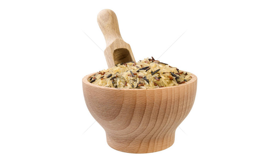 米混合在木碗和孤立的白色背景上的勺子营养生物天然食品成分各种白色蒸谷红色和图片