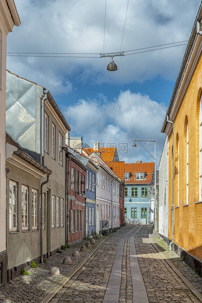 在丹麦古老的海林格尔镇里有许多奇异的小图片