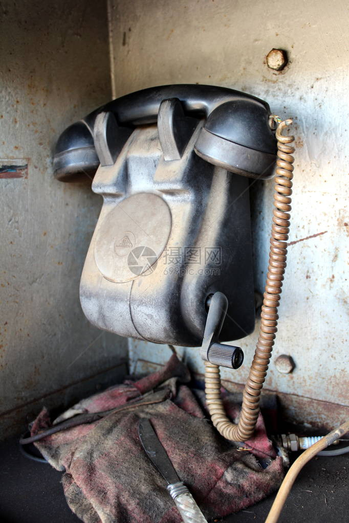 用于火车站通信的复古董黑色电话通信装置图片