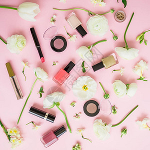 由花朵化妆品和粉红色背景的从属作品组成的博客组图片