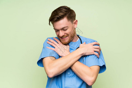 外科医生拥抱的人图片