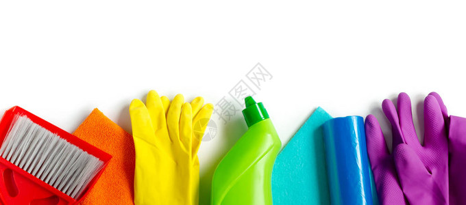 清洁产品组隔离在白色背景上的彩虹色春季大扫除的概念顶视图片