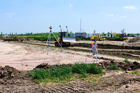 用于测量建筑工地水平的勘测仪器图片