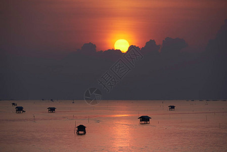 泰国湾泰国邦塔博恩泰国佩查布里等地的乌云图片