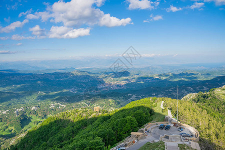 在高山之上的风景观点图片