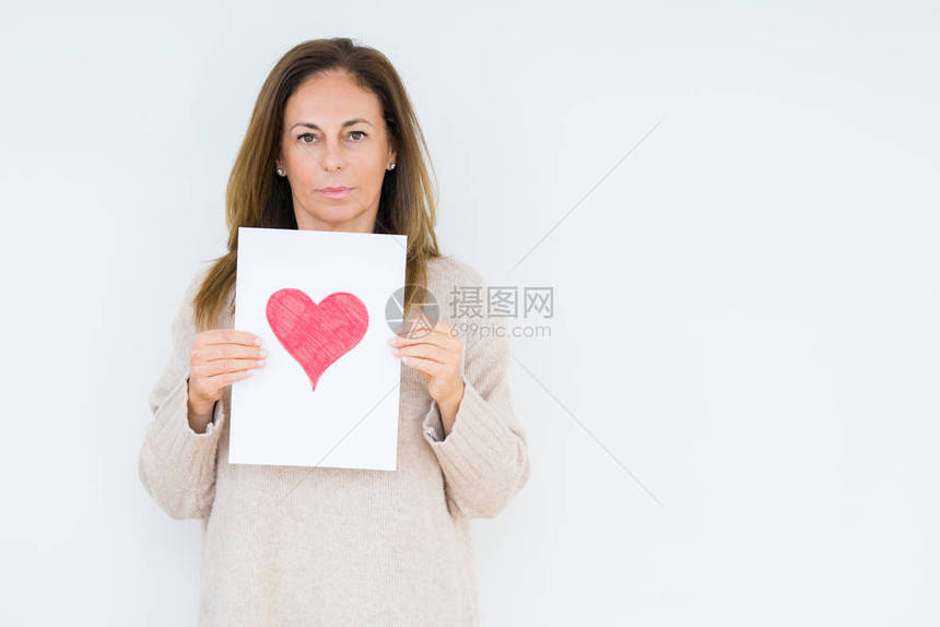 中年妇女持红心卡礼图片