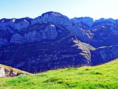 Alpstein山脉的高山景观和岩石山峰阿彭策尔内罗登AI图片