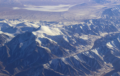 从飞机到吉利安山脉又称南山或南部山区的景色很美图片
