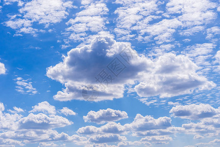 蓝天背景与小云全景图片