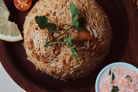 印度传统菜有大米酱汁柠檬番茄和木图片