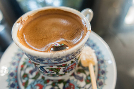 桌上的土耳其咖啡图片