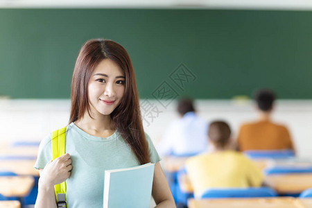 课堂上的亚洲裔女大图片