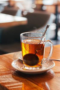 咖啡馆里有杯茶泡热茶背景模图片