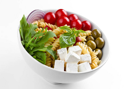 面粉和新鲜蔬菜在白色盘子中的白餐盘图片