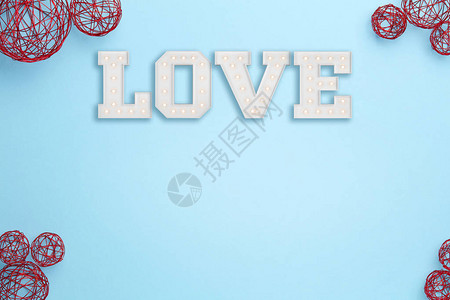 蓝色背景上的白色爱情标志图片