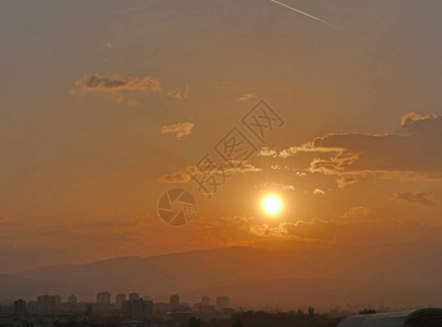 金色的夕阳天空景观图片